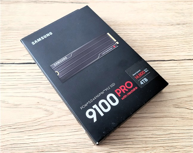 The packaging showcases the maximum speed you get from this SSD