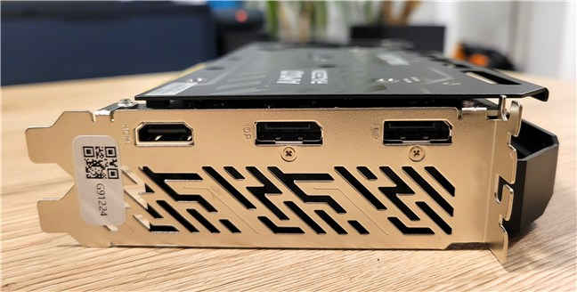 The card has two DisplayPort and one HDMI outputs