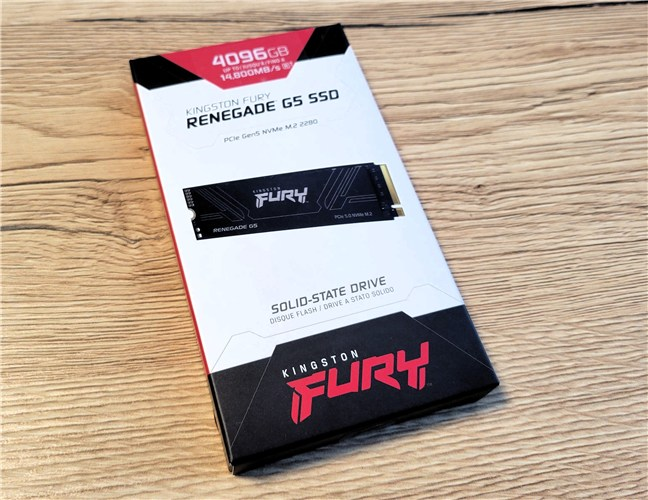The box showcases the drive and its capacity