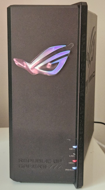 The logo on the front uses RGB ligthing