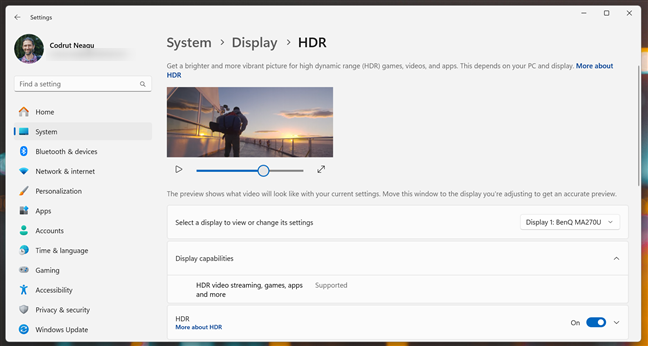 This monitor comes with HDR support