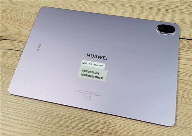 The HUAWEI MatePad 11.5 2025 PaperMatte Edition has a solid metal body