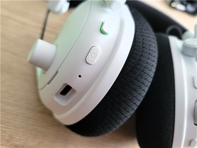 The controls on the left ear cup