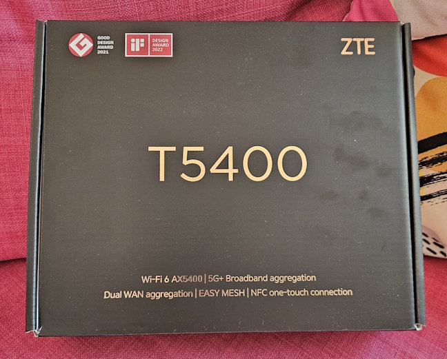 ZTE T5400 comes in a black cardboard box