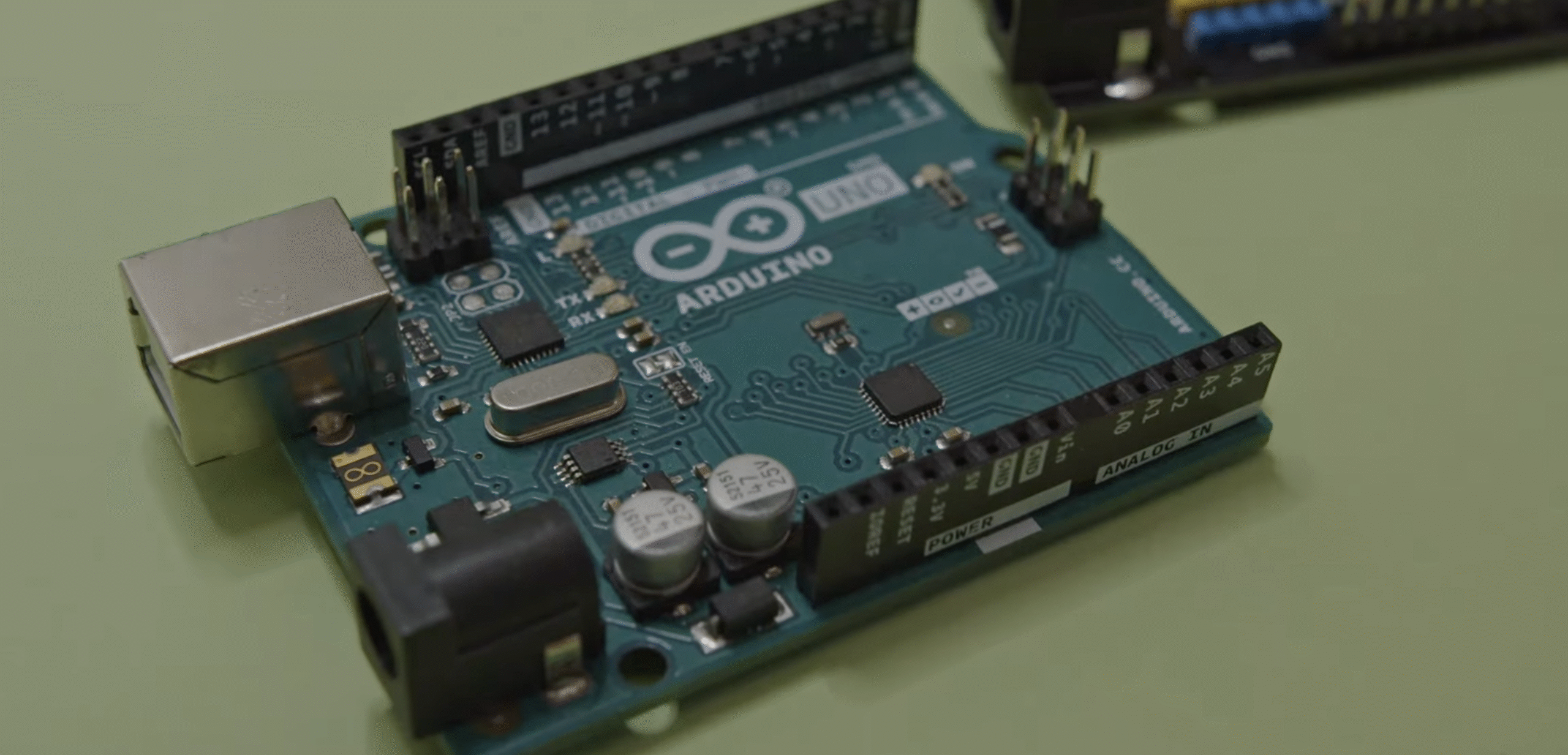 Picture of Arduino on table