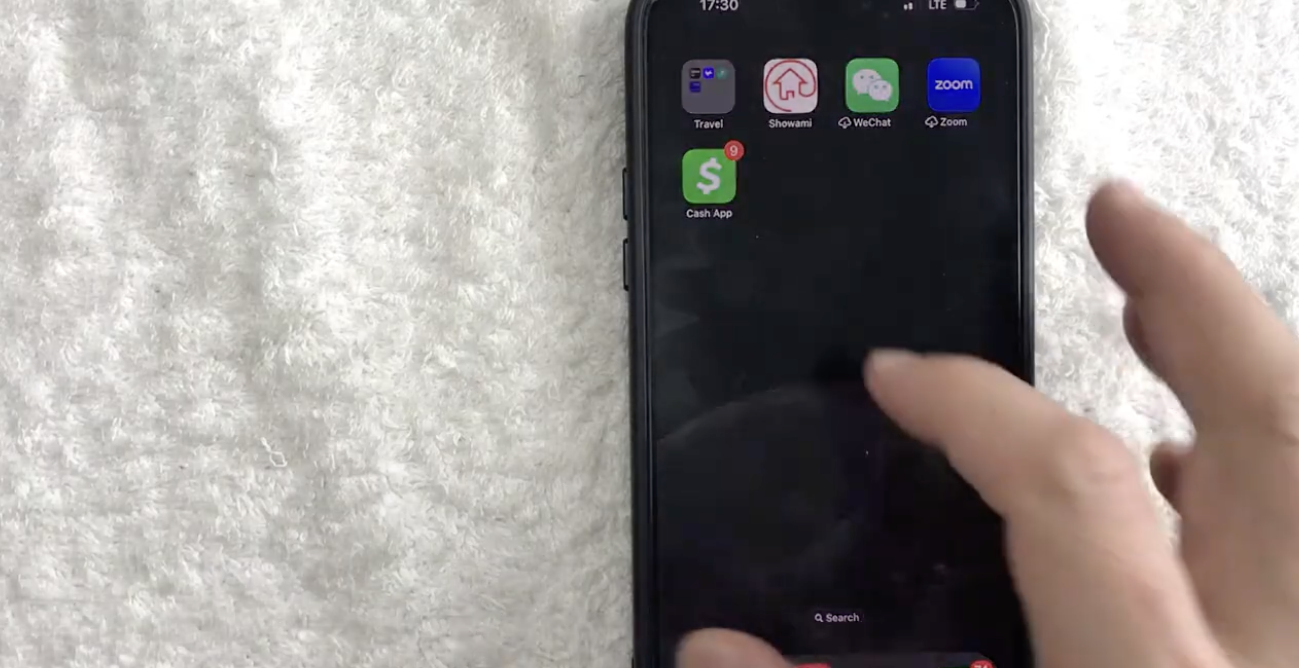 phone with cash app and other apps