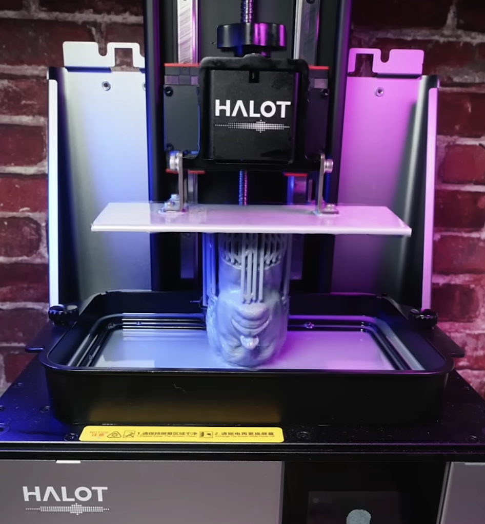 machine lifting the completed 3d model