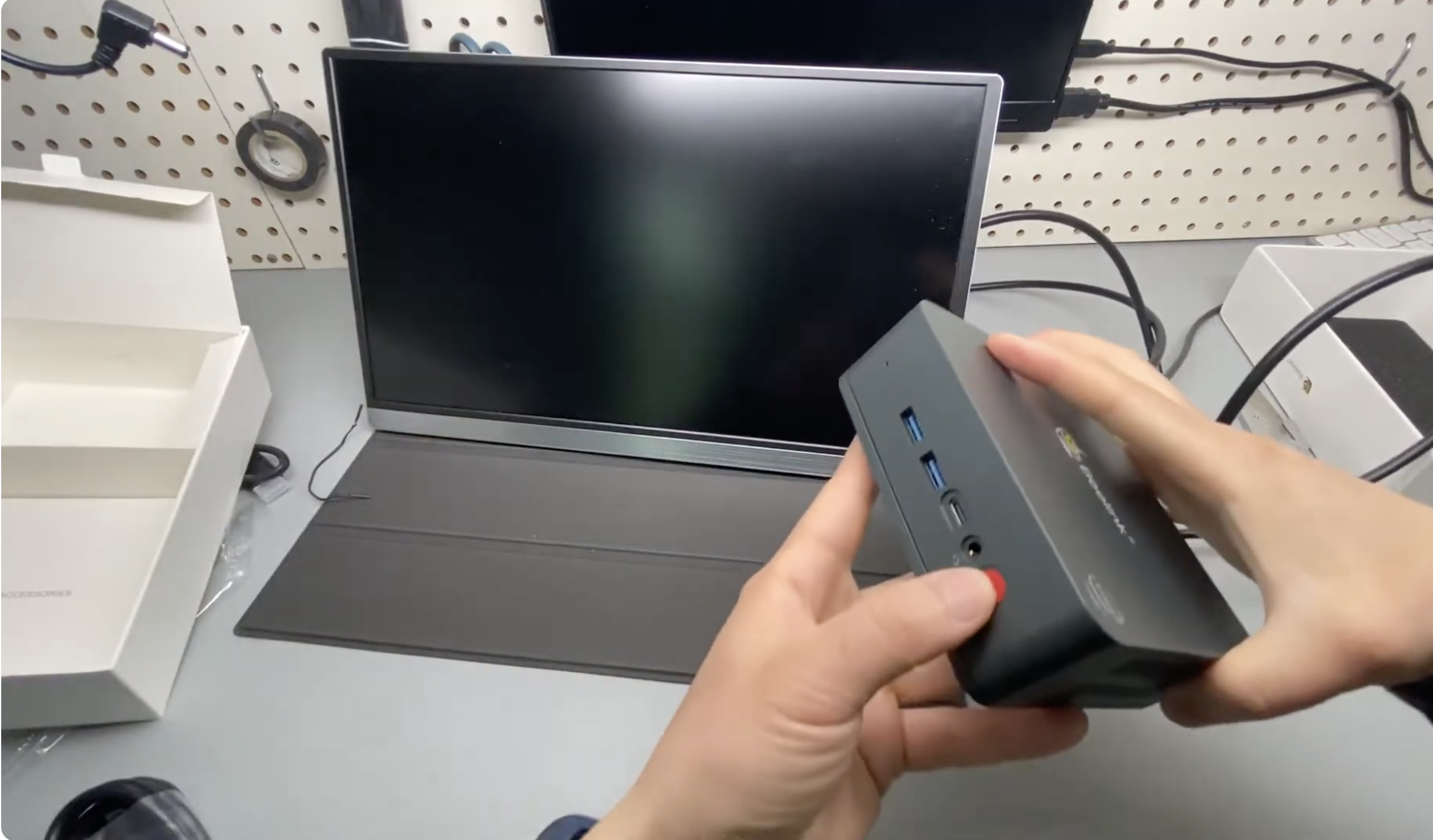 switching on Beelink with red button