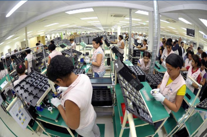 samsung factory with workers in india