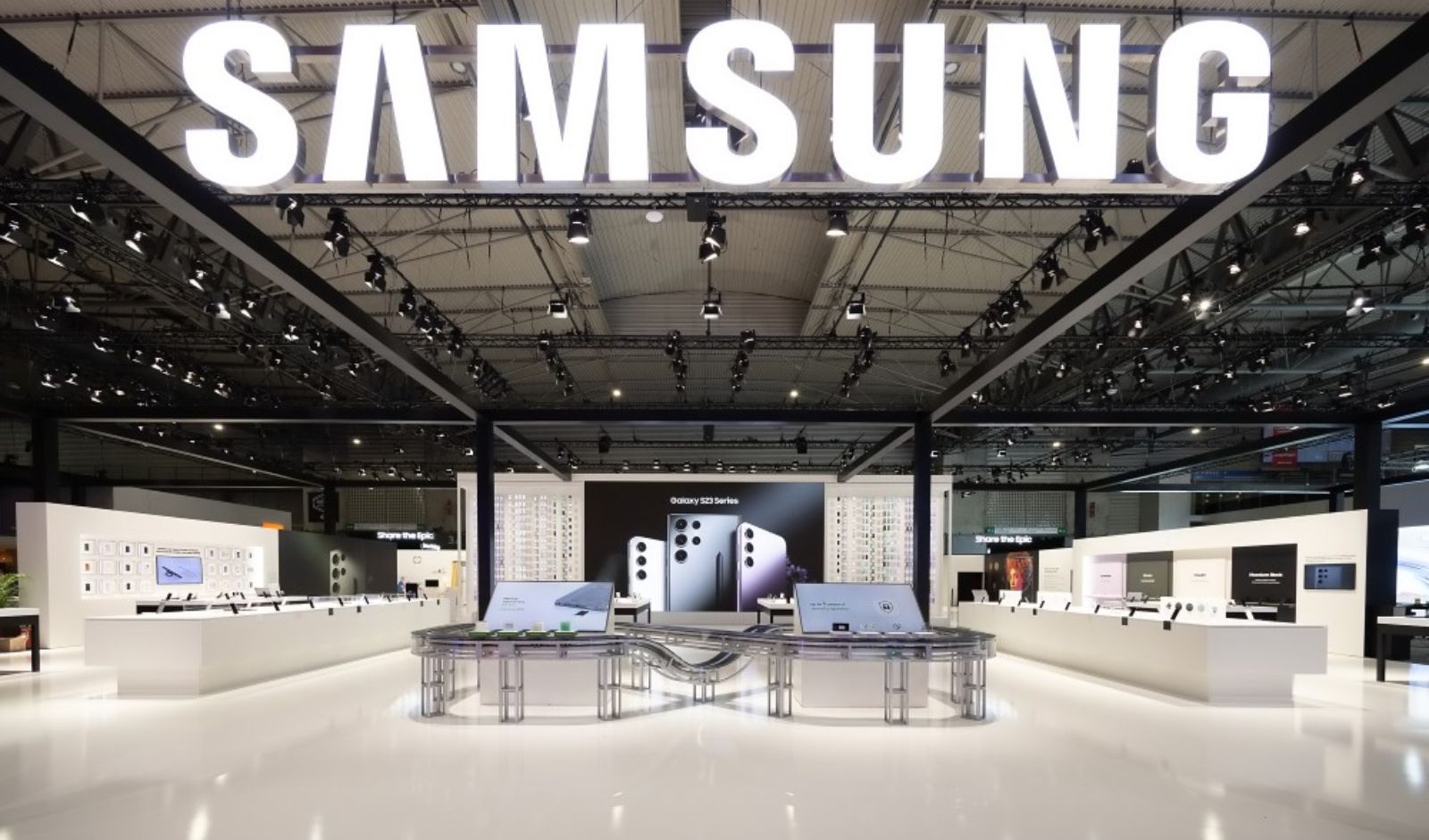Samsung may consider spinning off its chip division as worker strike pressure grows