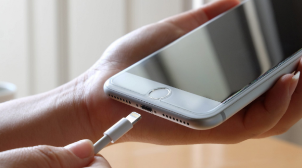 Why Your Phone Charges Fast at First and Then Slows Down: Understanding Charging Curves