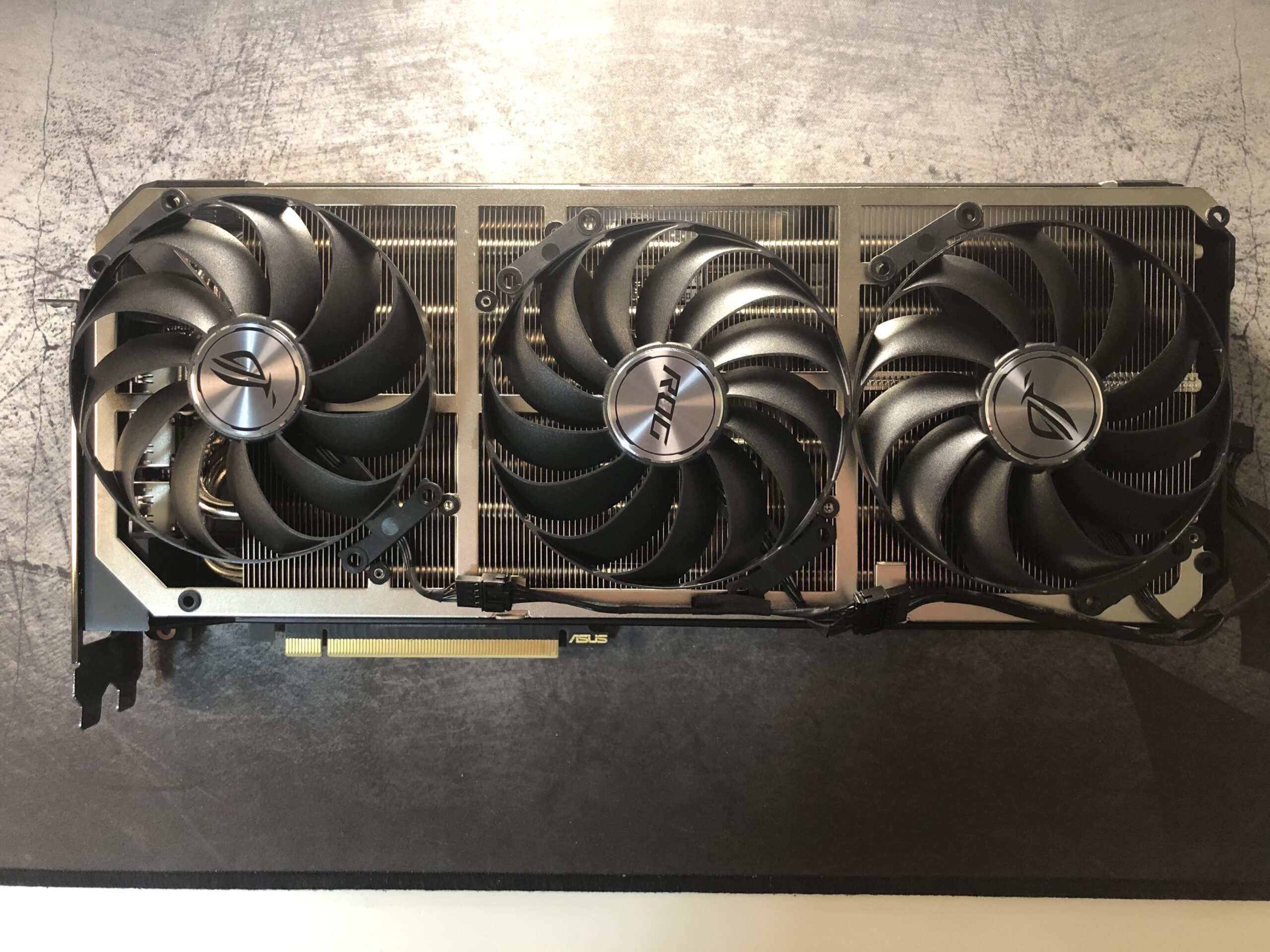 ASUS ROG Strix RTX 3090 owners should be careful with these tiny shroud screws