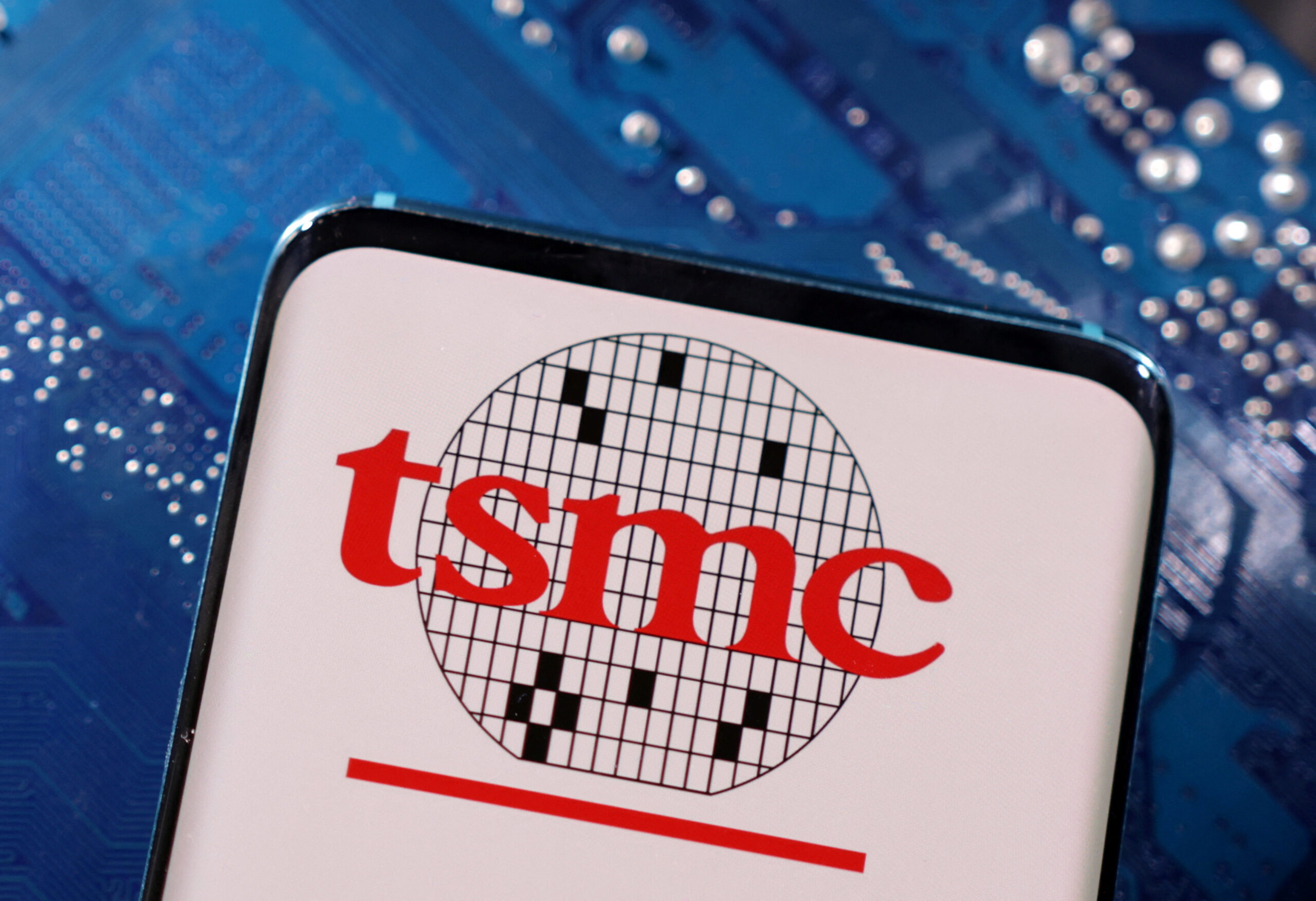 AMD gains extra TSMC capacity as smartphone chip demand slows