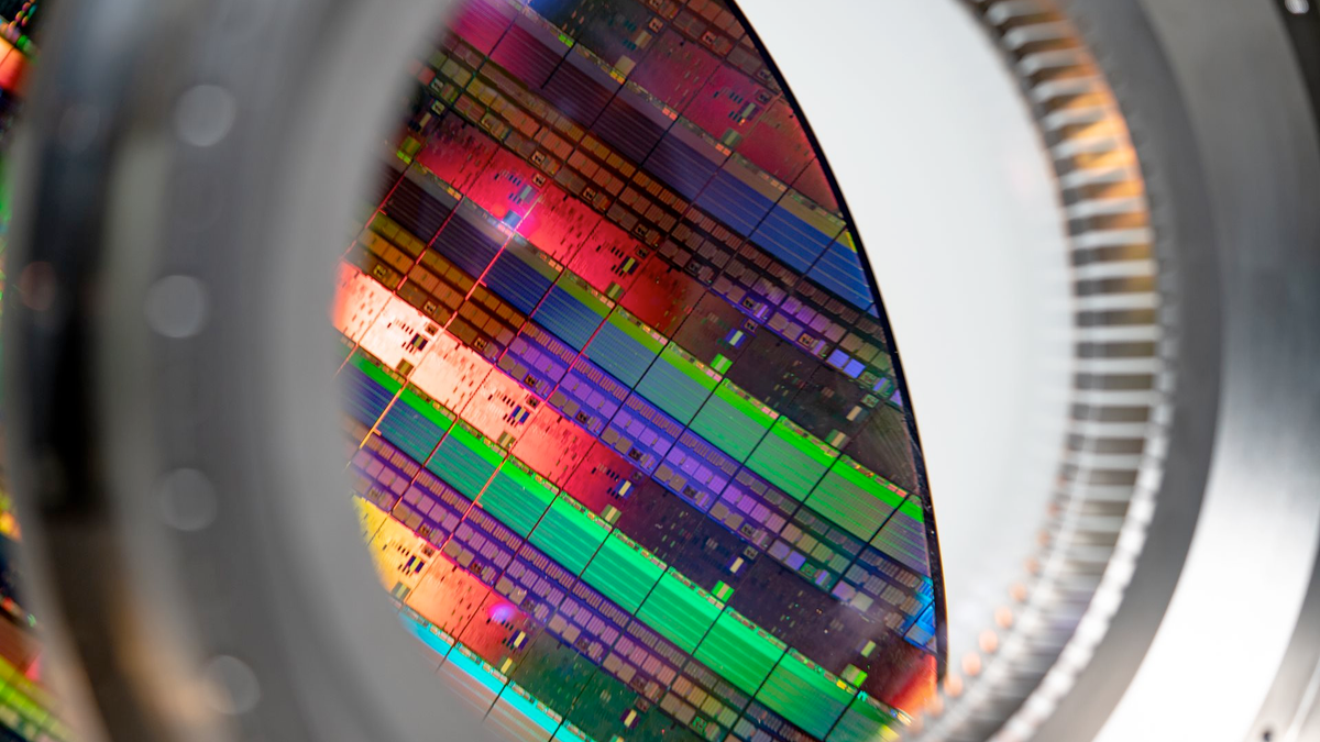 Nikon wants to challenge ASML with cheaper chipmaking tools