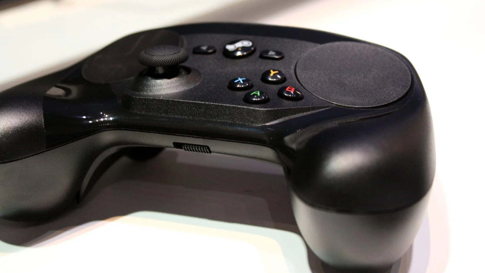Steam Controller charging puck warning follows short circuit report from metallic watch strap