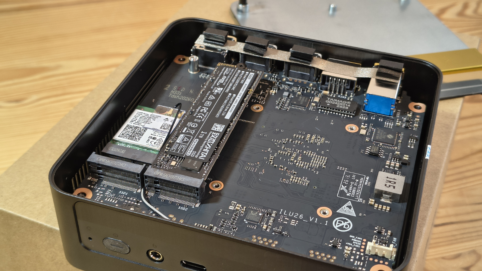 CHUWI AuBox X 256V : A Compact AI Mini PC With Strong Performance And A Few Limits