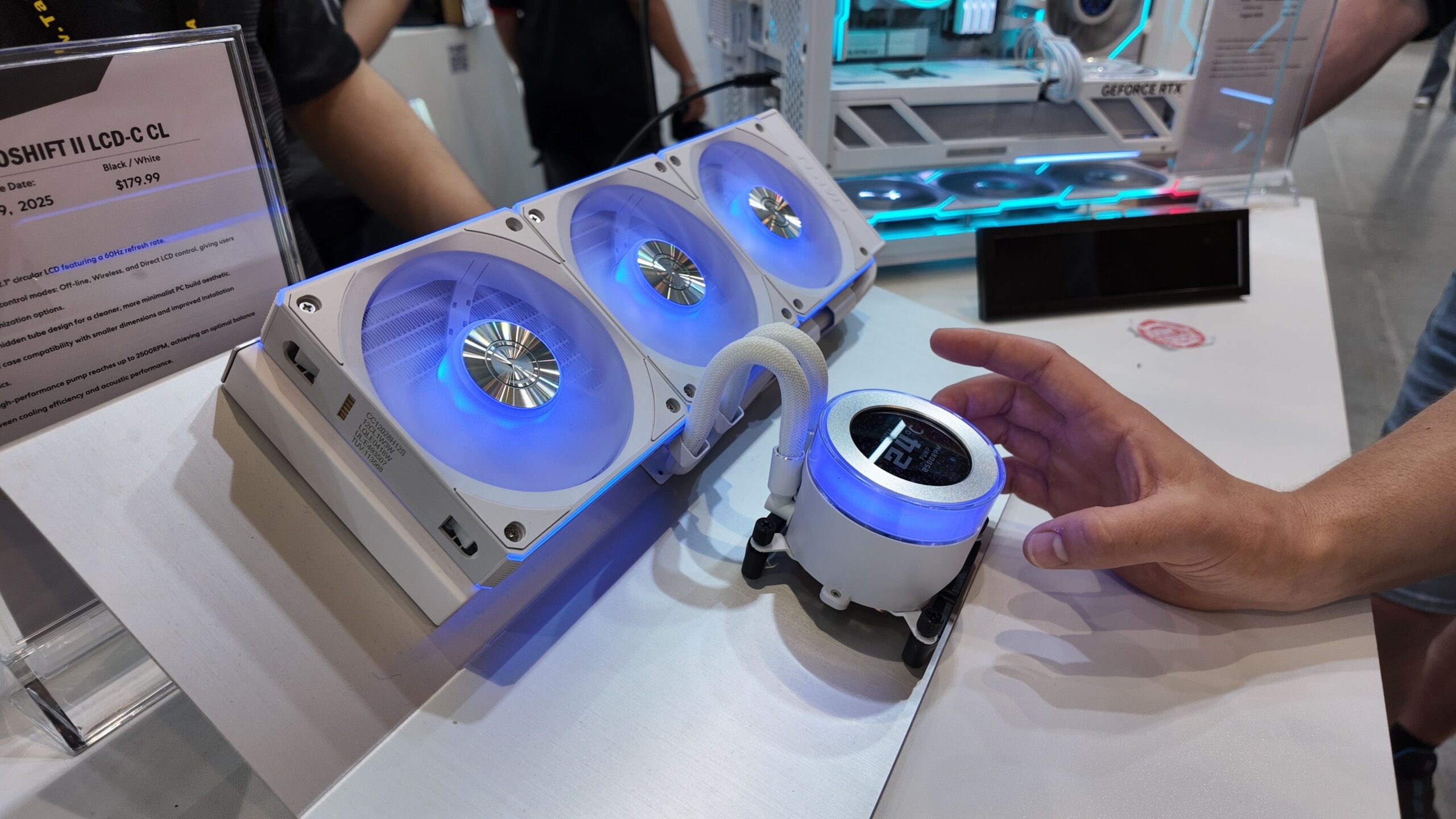 TCOMAS Turns the AIO Cooler Pump Block Into a Tiny Showcase PC