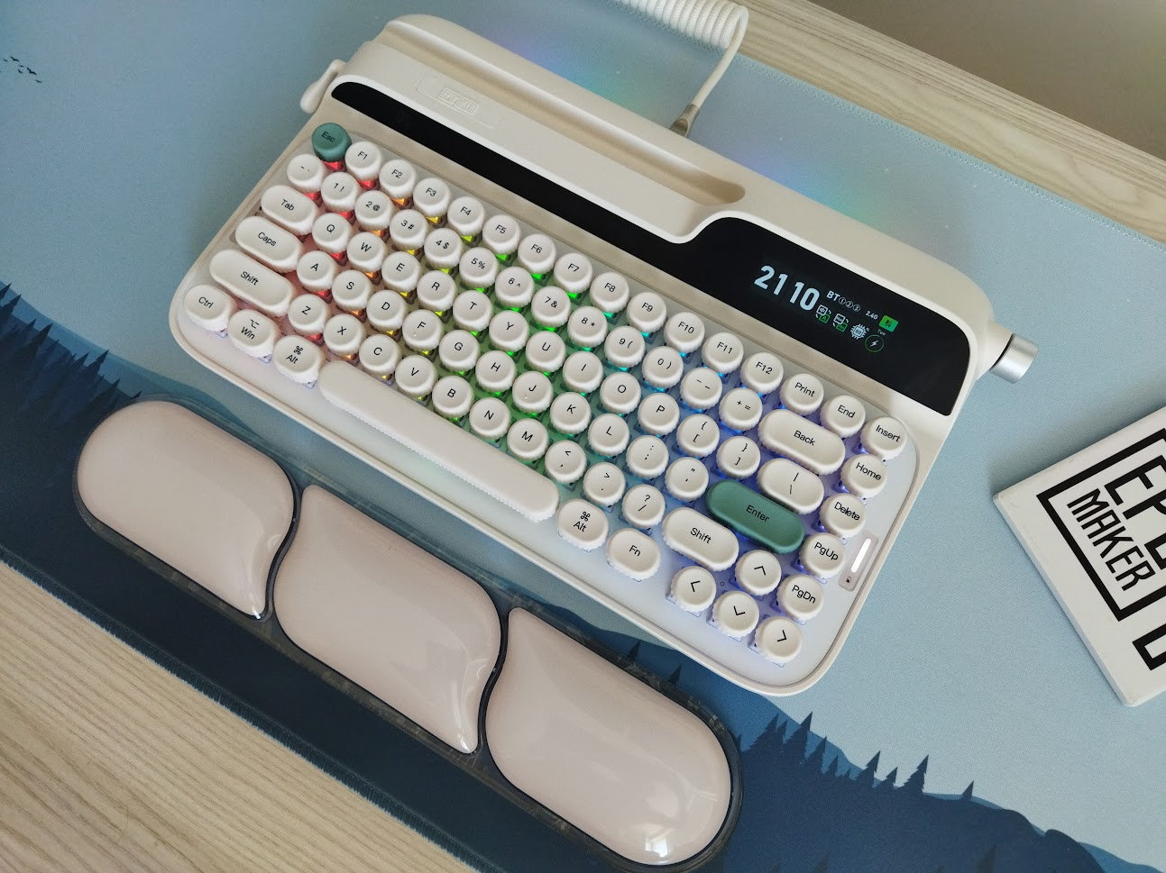 Epomaker Glyph Review: A Typewriter-Style Keyboard With Dual Displays and Modern Features