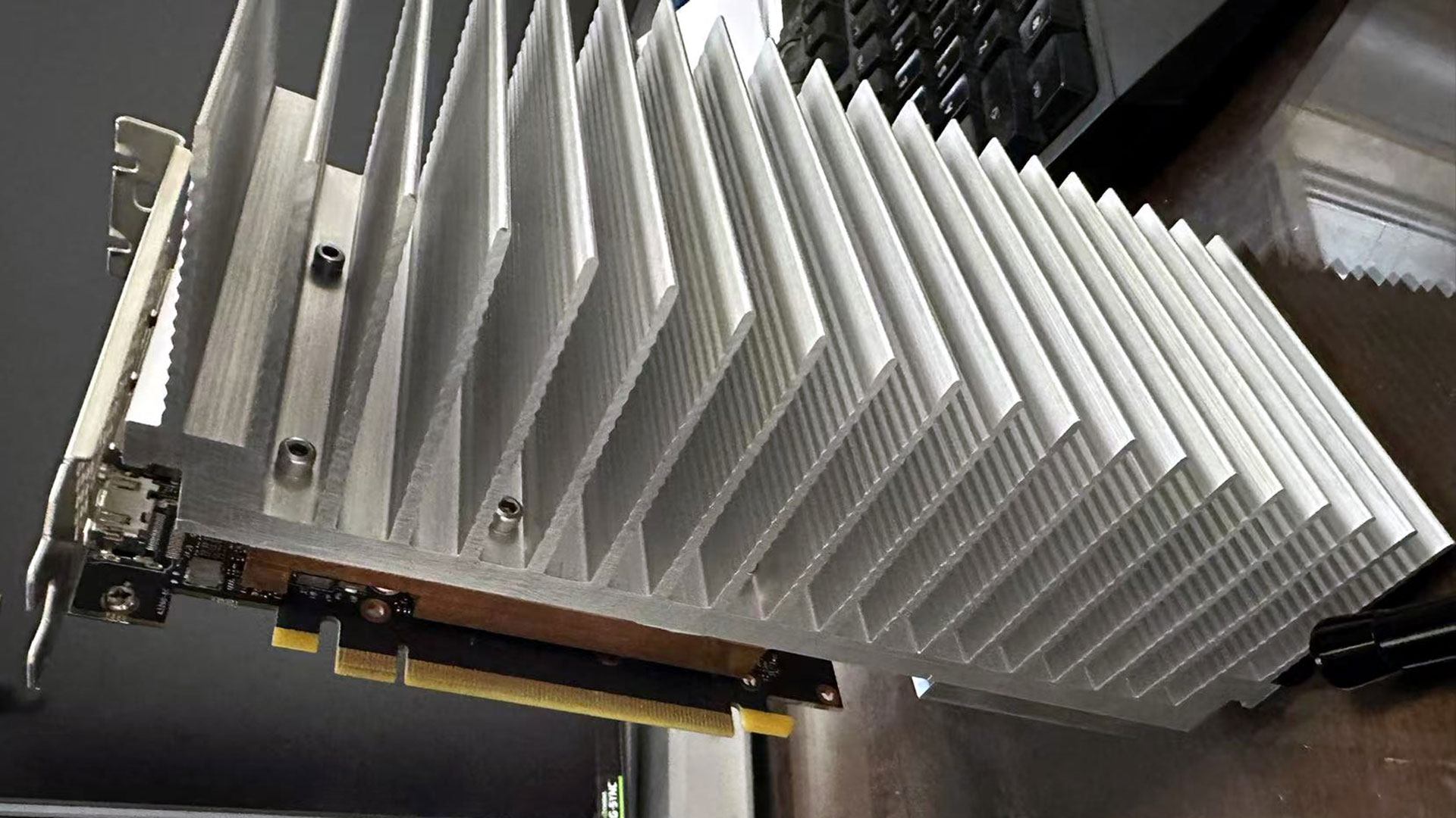 Modder Creates a Fanless RTX 4060 With a Huge 5.5 Pound Aluminum Heatsink