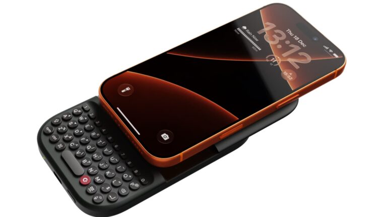 Clicks Communicator Brings a Physical Keyboard Back to Android Phones