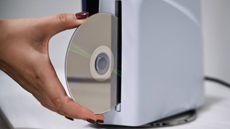 Sony Will End PlayStation Disc Production Despite Strong Fan Backlash