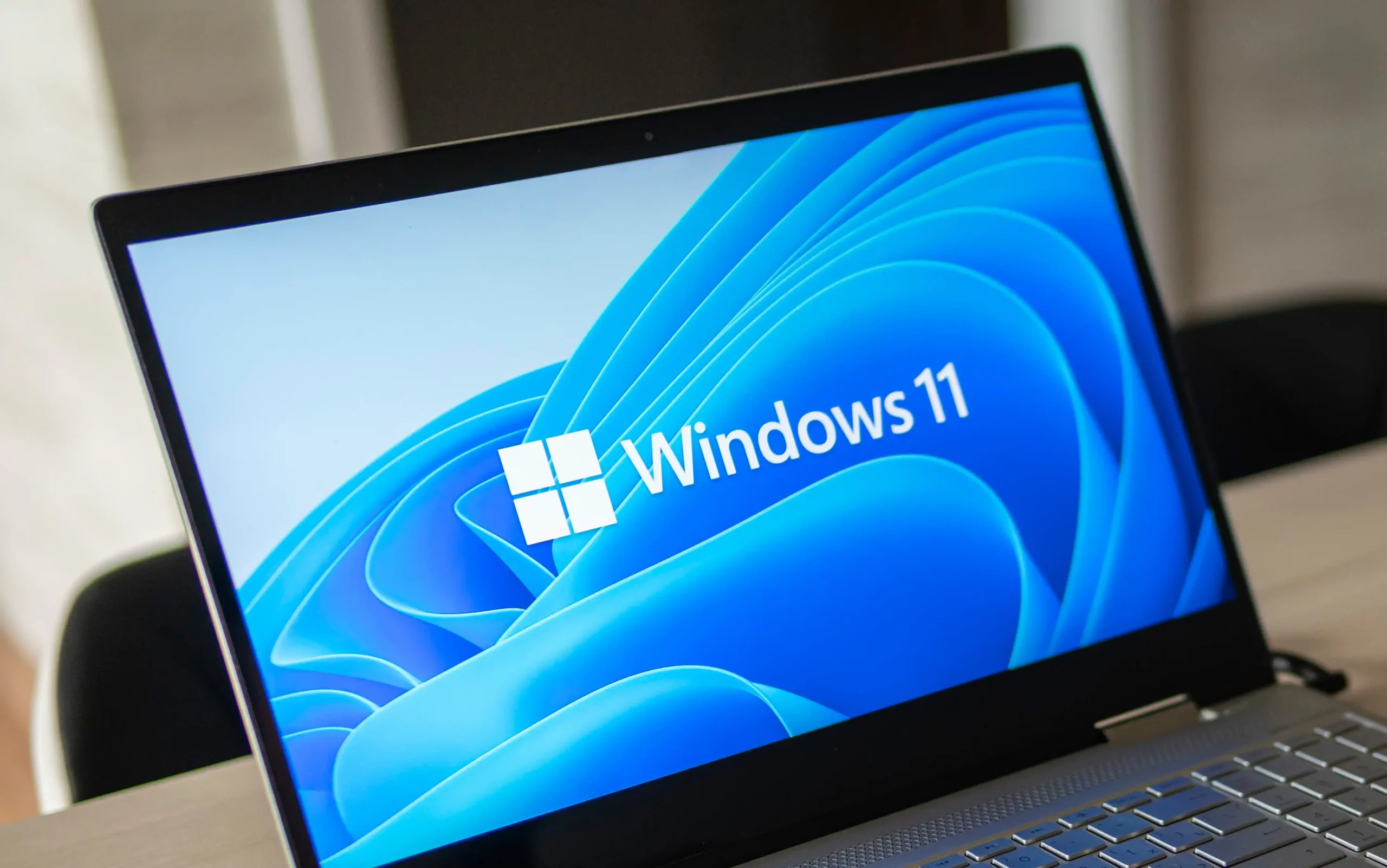 Windows 11 Update Appears to Break Teams and New Outlook on Arm PCs
