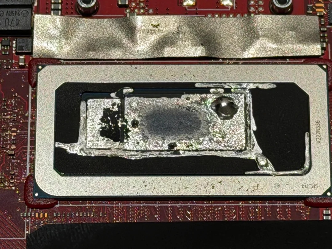 ASUS Zephyrus M16 Owner Reports Liquid Metal Corrosion on Heatsink and CPU Die