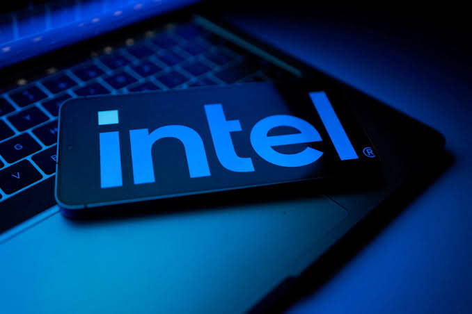 Intel Plans $15 Billion Share Sale as 14A Foundry Investment Comes Into Focus