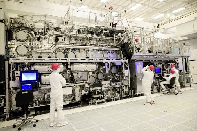 Samsung Delays High NA EUV Adoption Until 1nm Chip Production