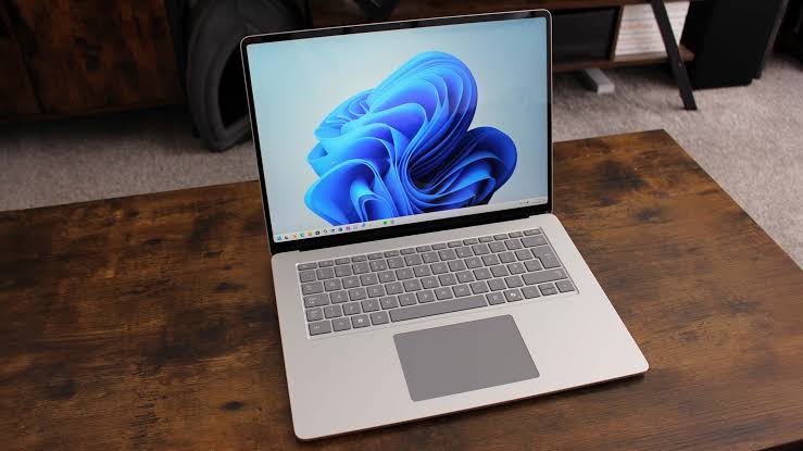 Microsoft Surface Laptop 7 With Snapdragon X Plus Drops to $1,099.99 After 27% Discount