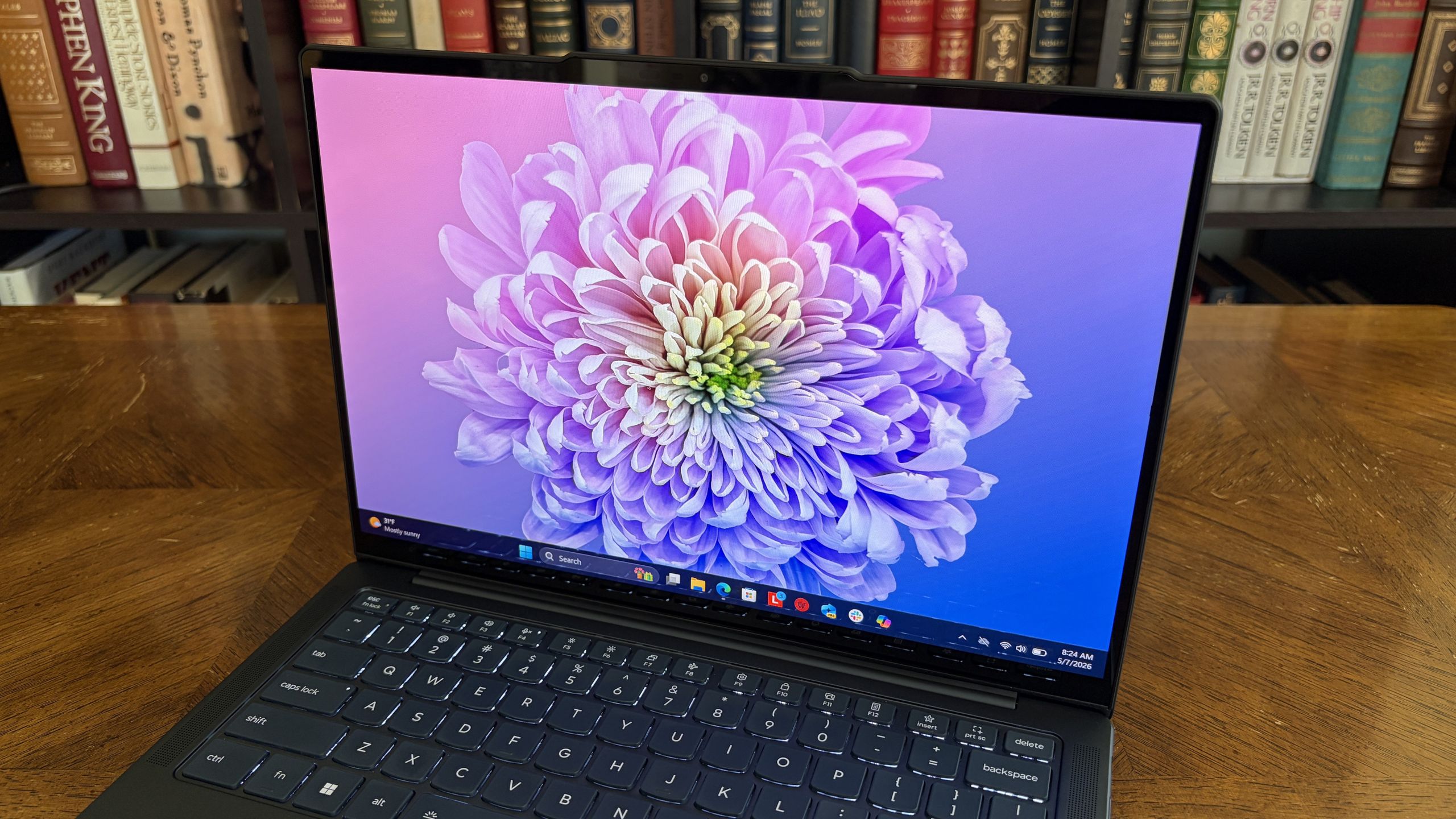 Lenovo Yoga Slim 7x With Snapdragon X2 Plus Drops Below $1,000