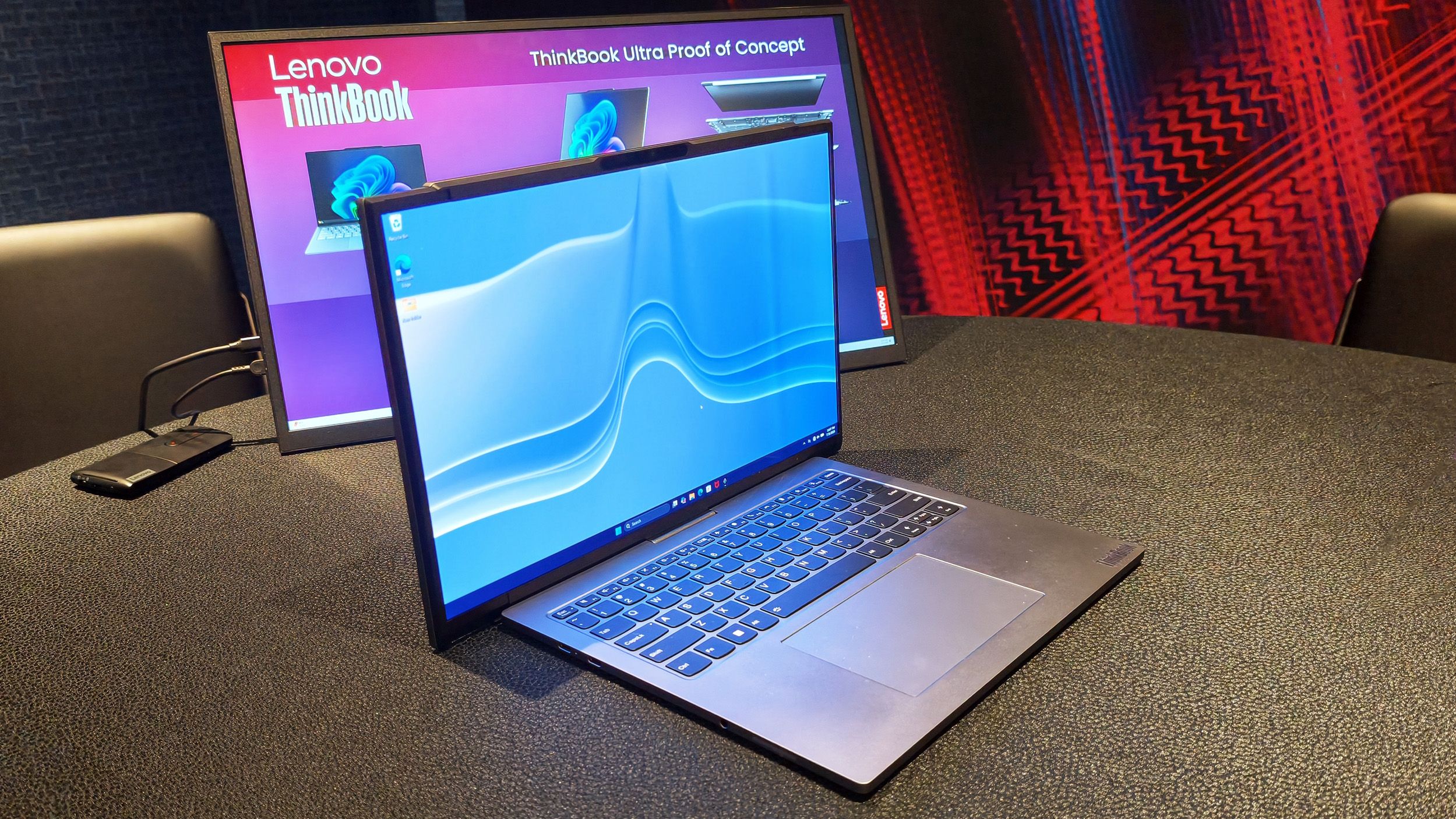 Lenovo Project Swan Turns a 14 Inch Laptop Into a 17 Inch Workspace
