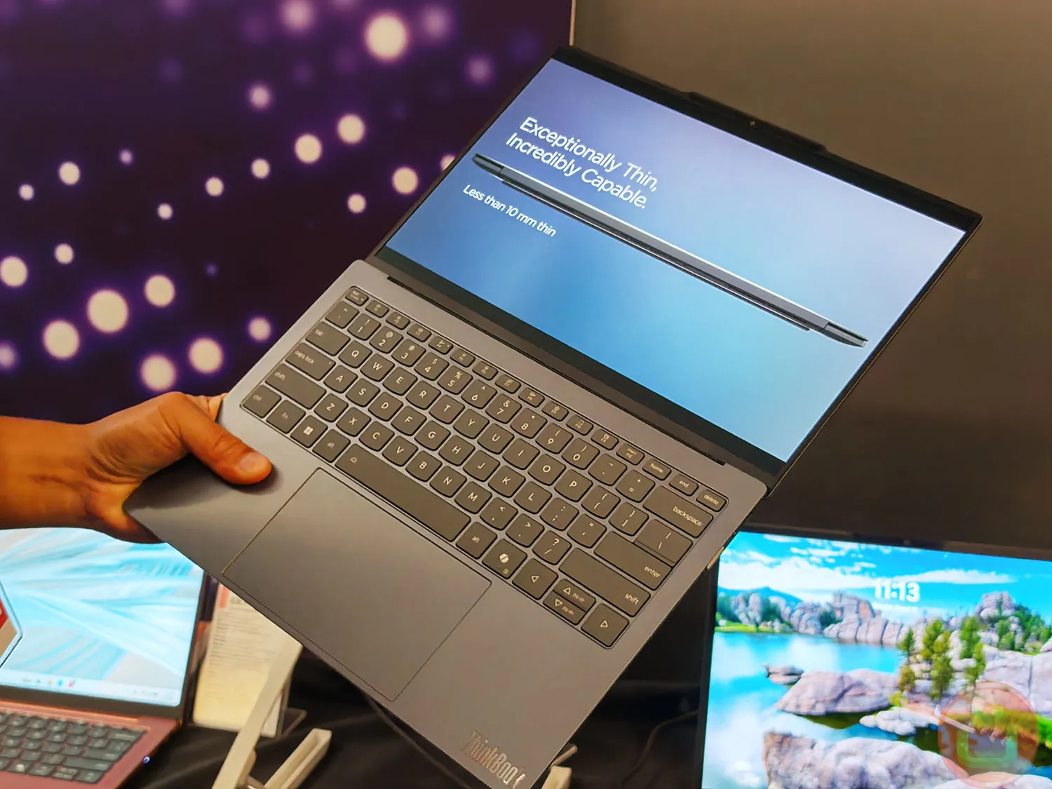 Lenovo Project AeroBlade Uses AirJet Cooling to Build an 830 Gram Laptop Under 10mm Thick