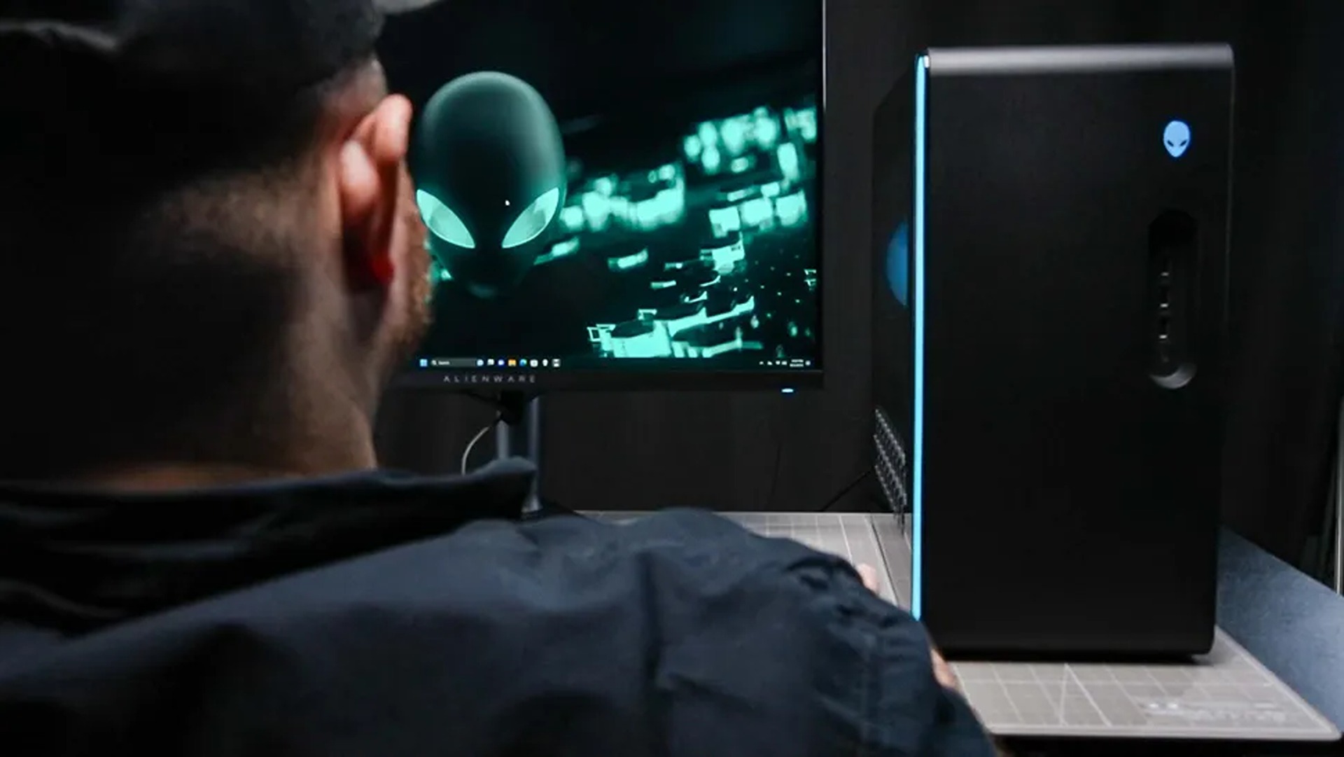 Alienware Aurora RTX 5070 Gaming Desktop Drops by $1,000
