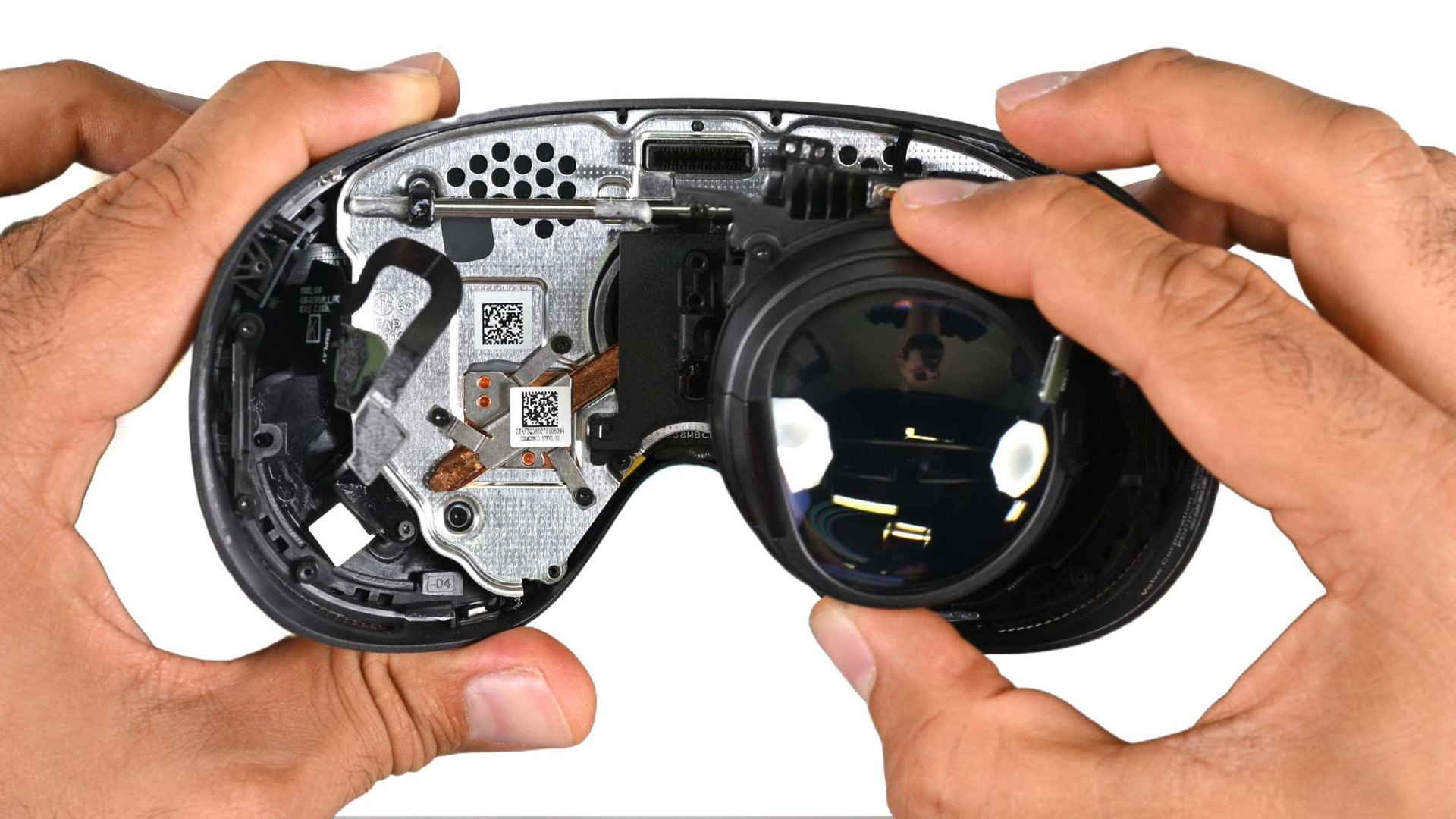 Hands lifting a lens and optical assembly off the Steam Frame's adjustment rail