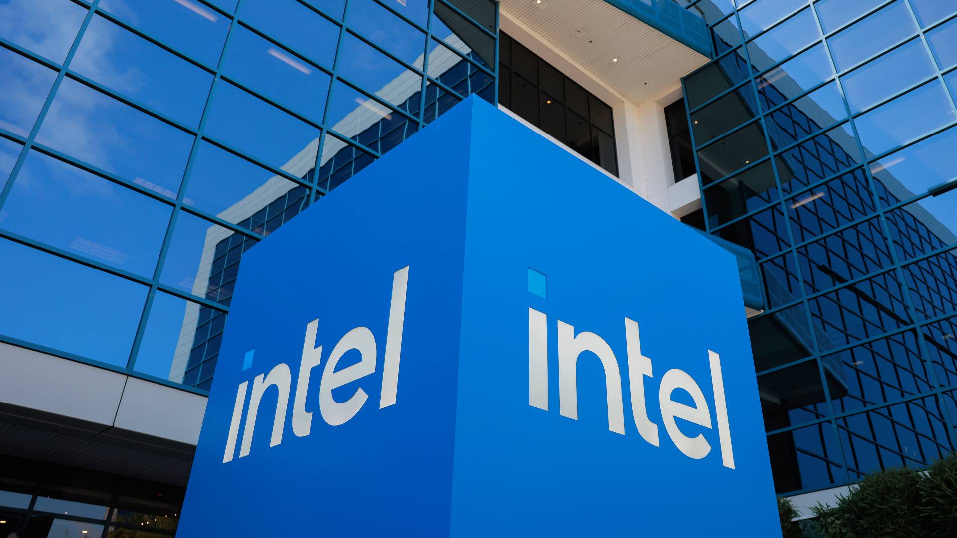 Intel Reportedly Wins Major Foundry Deals From Apple, AMD, NVIDIA, Google and Microsoft