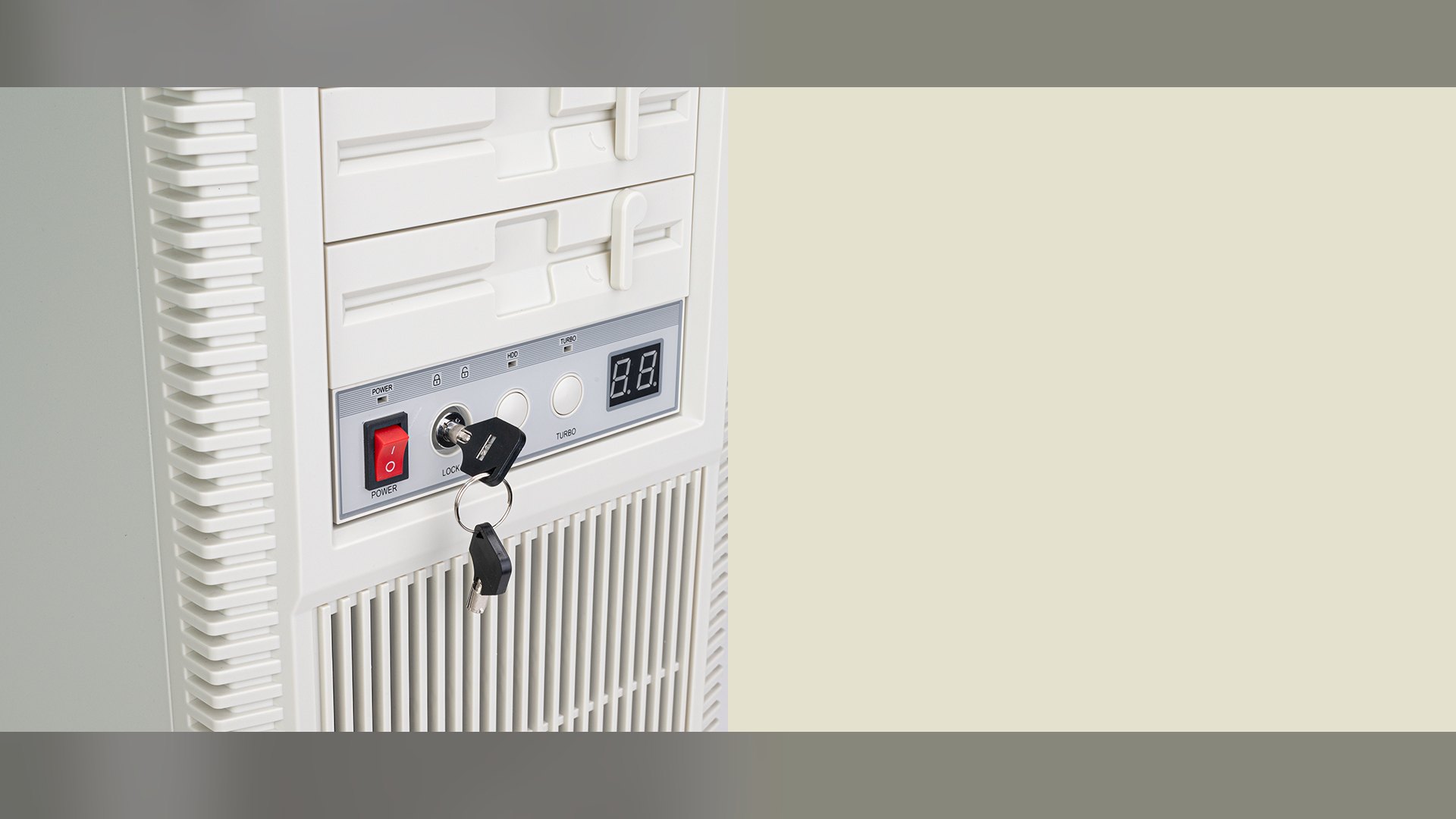 Close view of the FLP02 power rocker, key lock, reset and Turbo buttons and digit display